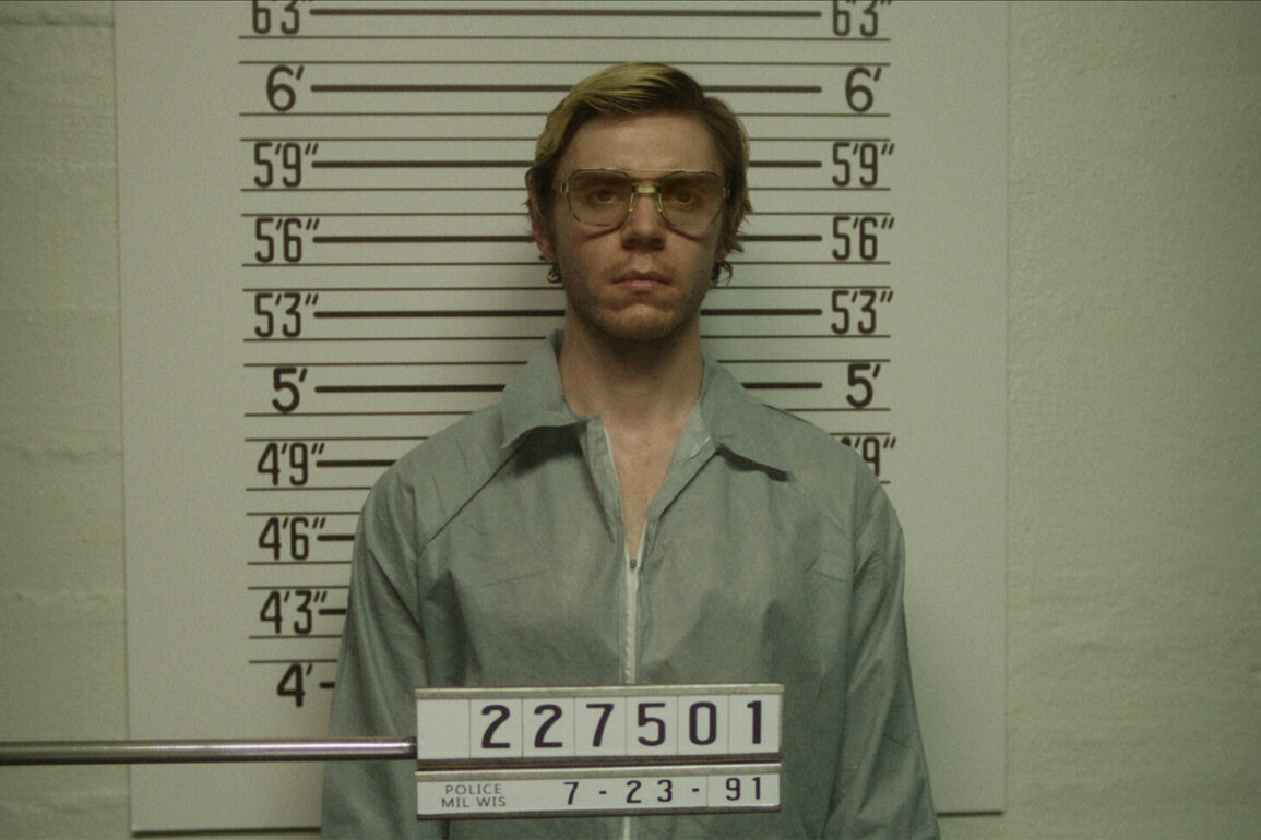 DAHMER S1 E2 00 01 38 23R