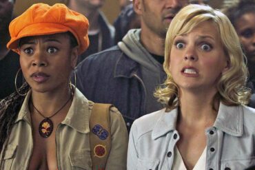 regina hall anna faris scary movie 3 041124 79e8e98ccb3a4a0ab93257ed5fe37f5b e1712862980410