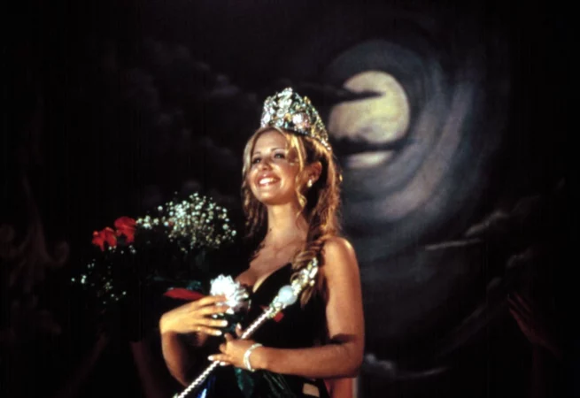 « I Know What You Did Last Summer » (1997) : la renaissance du slasher des années 90 13 Sarah Michelle Gellar as Helen Shivers i know what you did last summer 21759937 1469 1010
