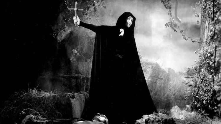 DraculasDaughterwithCross