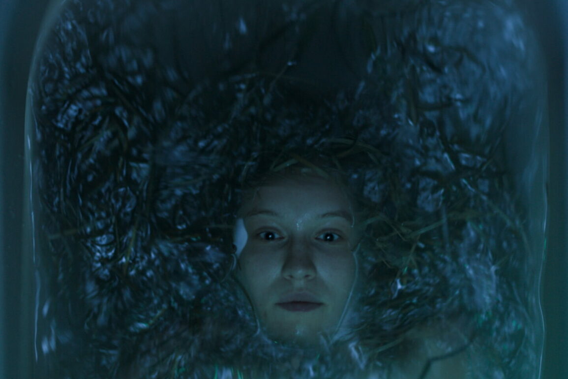 Peau a peau Stills 13