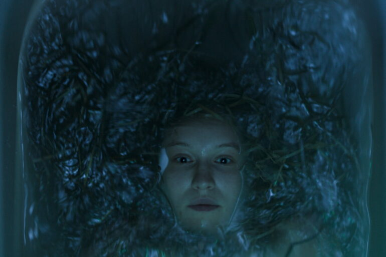 Peau a peau Stills 13