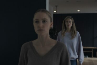 LA MAIN QUI BERCE LENFANT 1